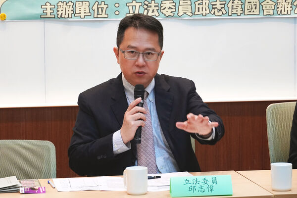 ▲▼立法院推動台灣加入CPTPP策進會長、立委邱志偉今（15日）與當代日本研究學會長、成功大學政治系教授王宏仁共同召開記者會，就台灣加入《跨太平洋夥伴全面進步協定》（CPTPP）進入實質審查的可能時程與關鍵條件進行說明。（圖／立委邱志偉國會辦公室提供）