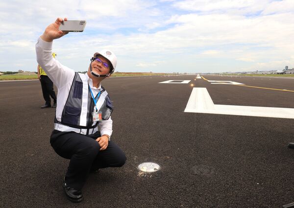▲▼桃園機場第三航廈北廊廳試營運，外交部長林佳龍。（圖／翻攝自Facebook／林佳龍）