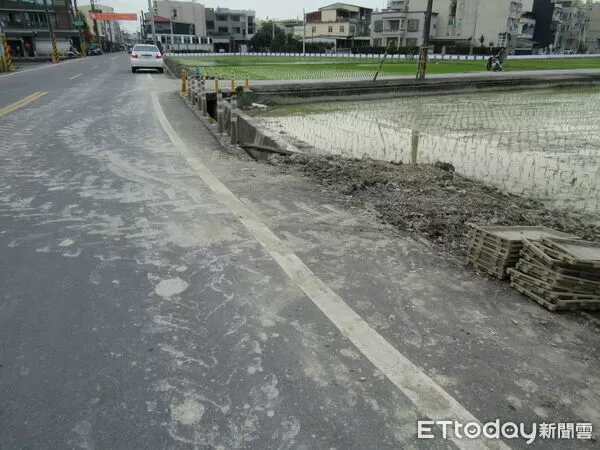▲農耕機具道路污染。（圖／屏東縣環保局提供)