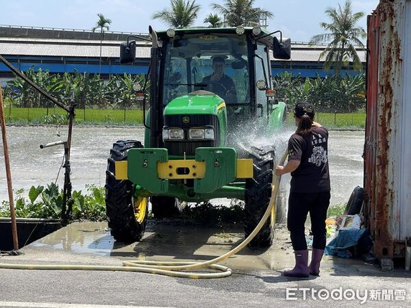 ▲農耕機具道路污染。（圖／屏東縣環保局提供)