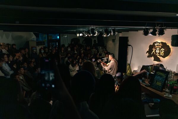 ▲▼靈魂沙發在女巫店開唱。（圖／放飛音樂提供）