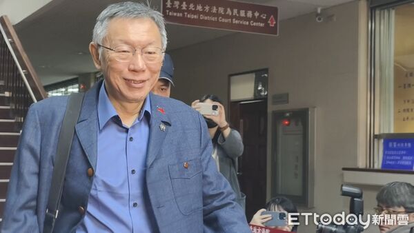 ▲▼涉犯京華城等案的柯文哲，今（15日）出庭嗆檢方論告「又在亂說」等語，庭外受訪笑稱「我哪有講『胡說』」。（圖／記者黃哲民攝）