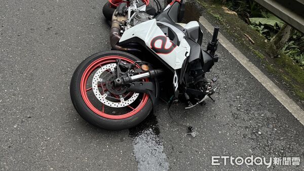 ▲▼王姓男子騎Aprilia RS 457北宜公路跑山自摔斷手             。（圖／記者陳以昇翻攝）