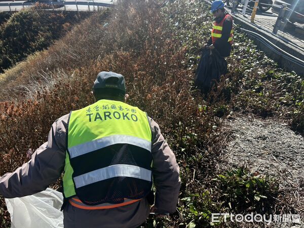 ▲民眾觀星看日出使得武嶺形成市集，製造大量垃圾，破壞高山自然生態環境。（圖／太管處提供，下同）