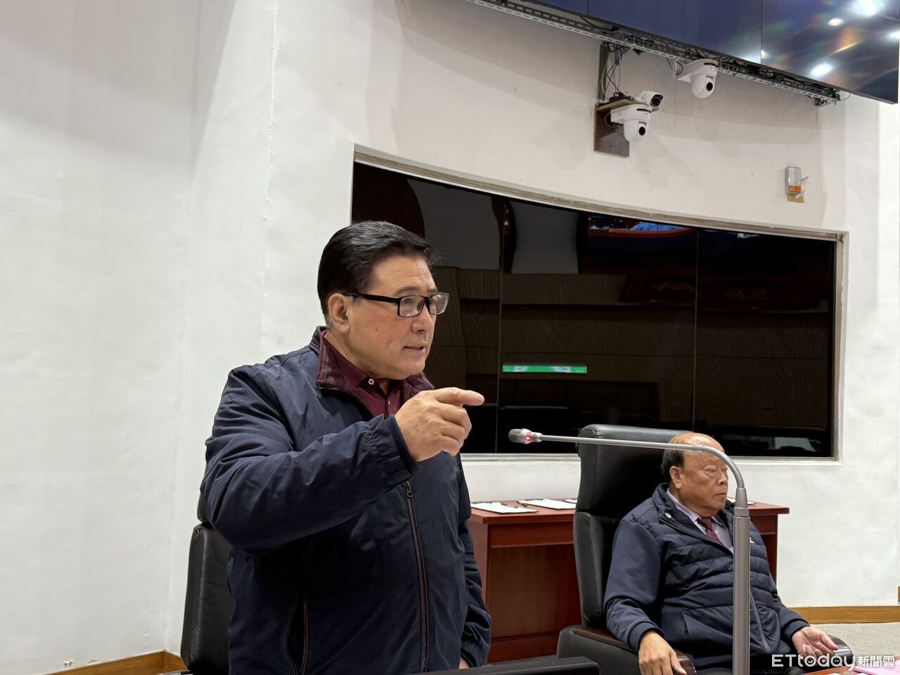 金門縣府官員遭質疑工作態度消極 蔡水游:縣長唸佛又不連任導致