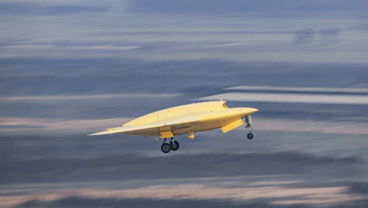 陸高速隱形無人機「彩虹-7」首飛成功 外型激似美B-2隱形轟炸機