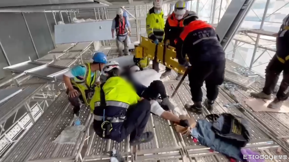 快訊/竹科工安意外!工地「鷹架倒塌」 3工人5米高處墜落