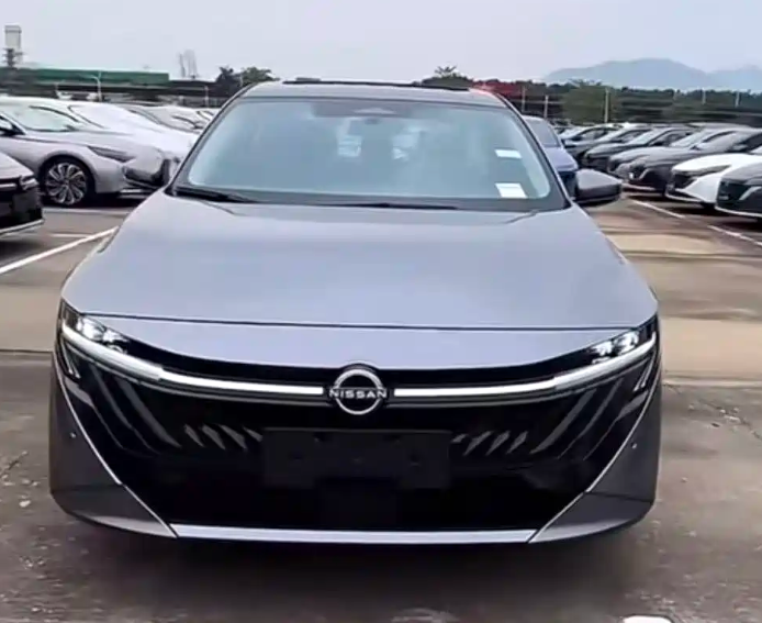▲新一代Nissan Sentra大陸無偽裝實車現身，預計明年上市。（圖／翻攝自大陸微博）