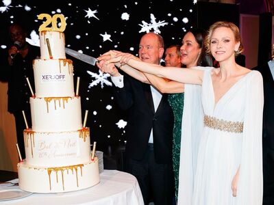 摩納哥王妃仙女造型迷人　與台灣珠寶設計師Anna Hu同桌慶聖誕