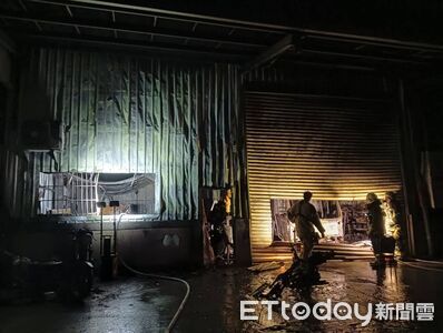 點蚊香沒熄滅釀禍！高雄鐵皮工廠火警恐怖悶燒　機械器具剩骨架