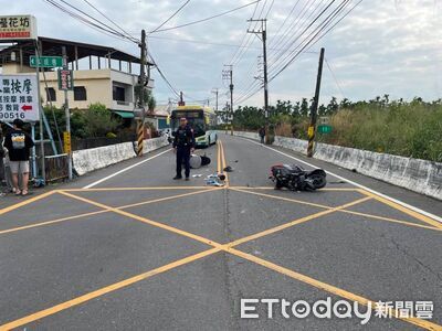 屏科大學生騎車左轉！停下才1秒慘被學弟鏟翻　空中翻滾重摔