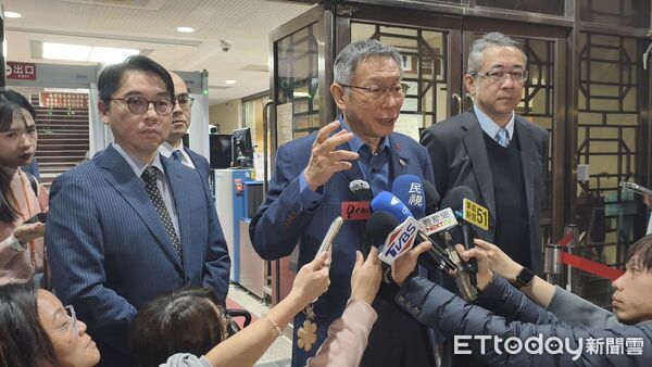 ▲▼涉犯京華城等案的柯文哲，今（15日）在台北地院首日言詞辯論結束後，受訪反擊檢方應該講事實、講證據，「而不是利用臆測在編故事」。（圖／記者黃哲民攝）