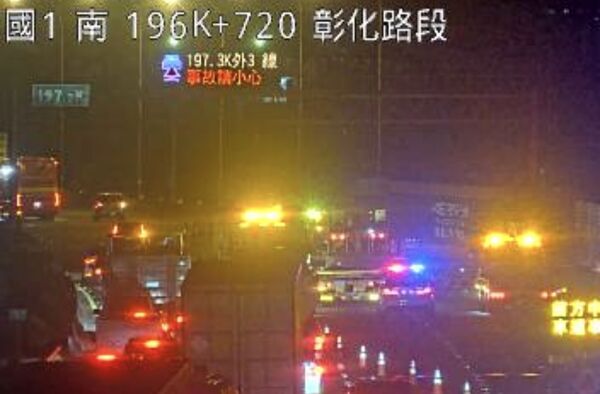 ▲國1南彰化路段5車追撞釀一度回堵5K。（圖／翻攝自國道1968）