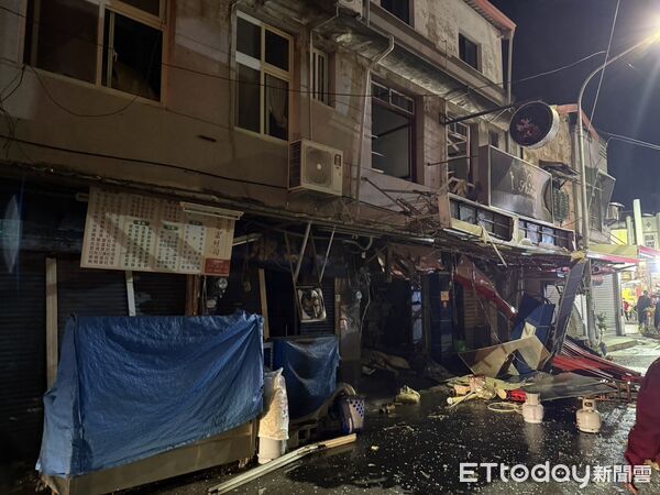 ▲台南新營民宅晚間驚傳氣爆。（圖／記者林東良翻攝）