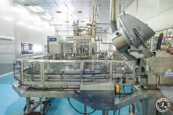 ▲▼雲林西螺免門票景點「瑞春醬油觀光工廠」，全台最大2500甕曬甕場！必吃獨家黑豆醬油冰淇淋。（圖／部落客桃桃提供）