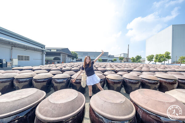▲▼雲林西螺免門票景點「瑞春醬油觀光工廠」，全台最大2500甕曬甕場！必吃獨家黑豆醬油冰淇淋。（圖／部落客桃桃提供）