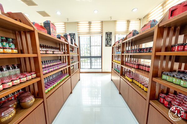 ▲▼雲林西螺免門票景點「瑞春醬油觀光工廠」，全台最大2500甕曬甕場！必吃獨家黑豆醬油冰淇淋。（圖／部落客桃桃提供）