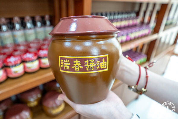 ▲▼雲林西螺免門票景點「瑞春醬油觀光工廠」，全台最大2500甕曬甕場！必吃獨家黑豆醬油冰淇淋。（圖／部落客桃桃提供）