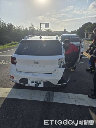 ▲恆春鎮台灣牛餐廳前車禍。（圖／民眾提供）