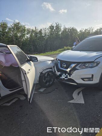 ▲恆春鎮台灣牛餐廳前車禍。（圖／民眾提供）