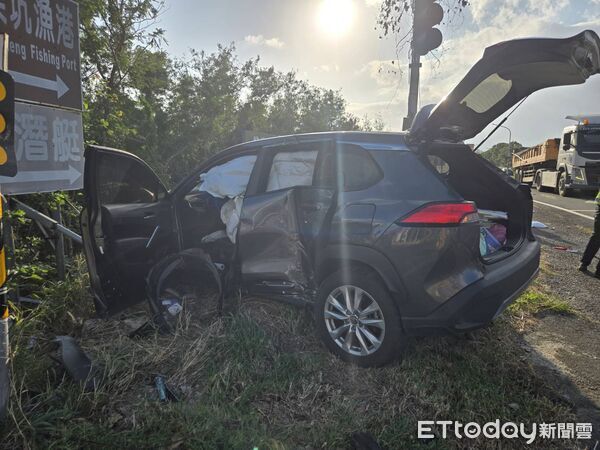 ▲恆春鎮台灣牛餐廳前車禍。（圖／民眾提供）