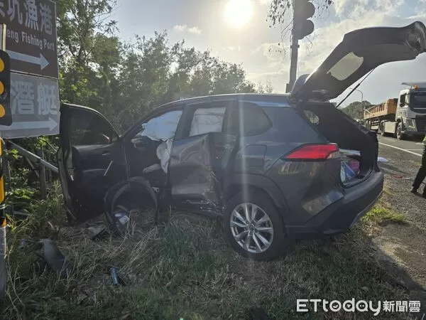 ▲恆春鎮台灣牛餐廳前車禍。（圖／民眾提供）