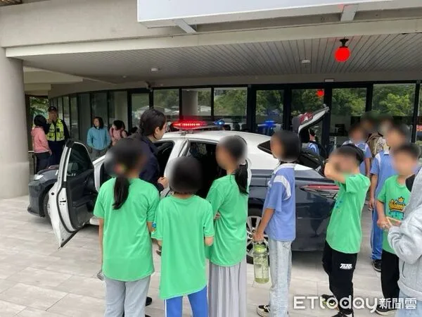 ▲台東東成國小校外教學走入警分局。（圖／記者楊晨東翻攝）