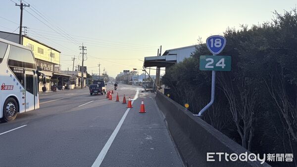 ▲▼             嘉義台18線22歲男開車自撞護護欄，連人帶車摔進水溝裡身亡。（圖／記者翁伊森翻攝，下同）