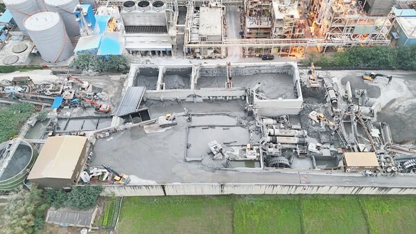 ▲桃園市蘆竹區某砂石場涉嫌長期非法排放有害金屬物質廢水，圖為廠區空拍圖。（資料照／桃園地檢署提供）