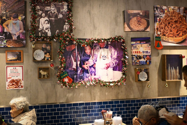 ▲▼基隆廟口夜市六十年老店「圳記紅燒鰻」，鬆軟紅燒鰻魚，清甜湯頭。（圖／部落客水晶提供）