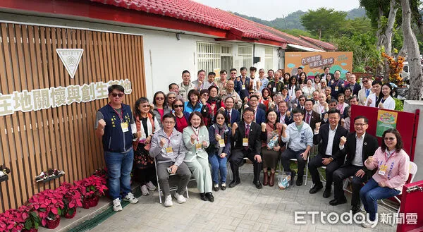 ▲國立中興大學「在地關懷與創生基地」在中興新村南投分部揭牌，學界、醫界及地方居民齊聚，場面熱絡。（圖／記者游瓊華翻攝）
