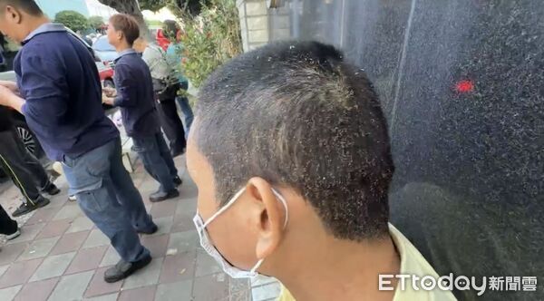 ▲▼高雄塑膠廠恐怖火警 ！員工頭髮燒焦逃命：碰一聲就燒起來了。（圖／記者吳世龍攝）