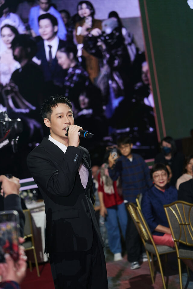 ▲▼ 周湯豪突襲當婚禮歌手   。（圖／環球提供）