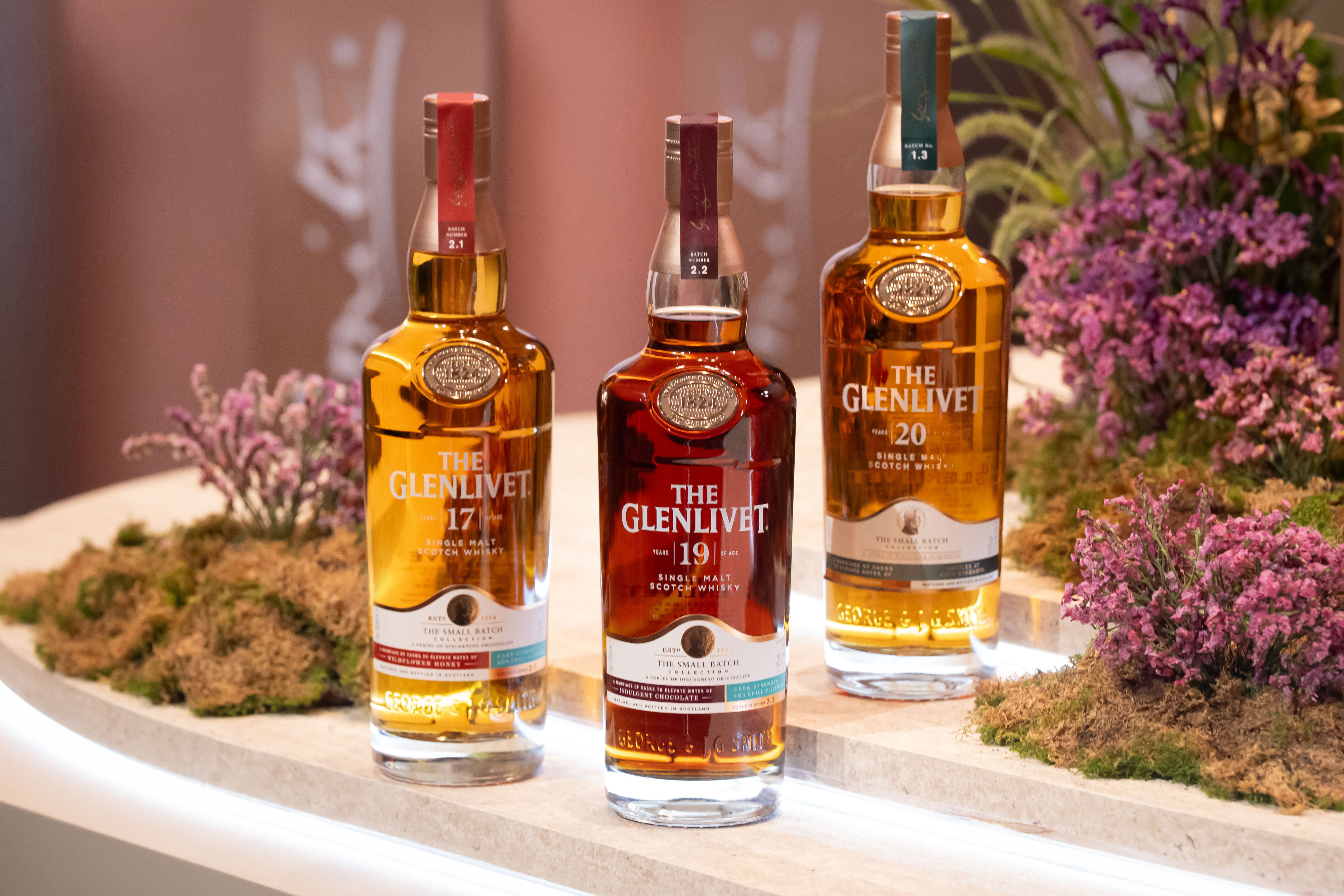 ▲高原騎士推石楠花原桶強度新作，格蘭利威小批次原酒。（圖／品牌提供）