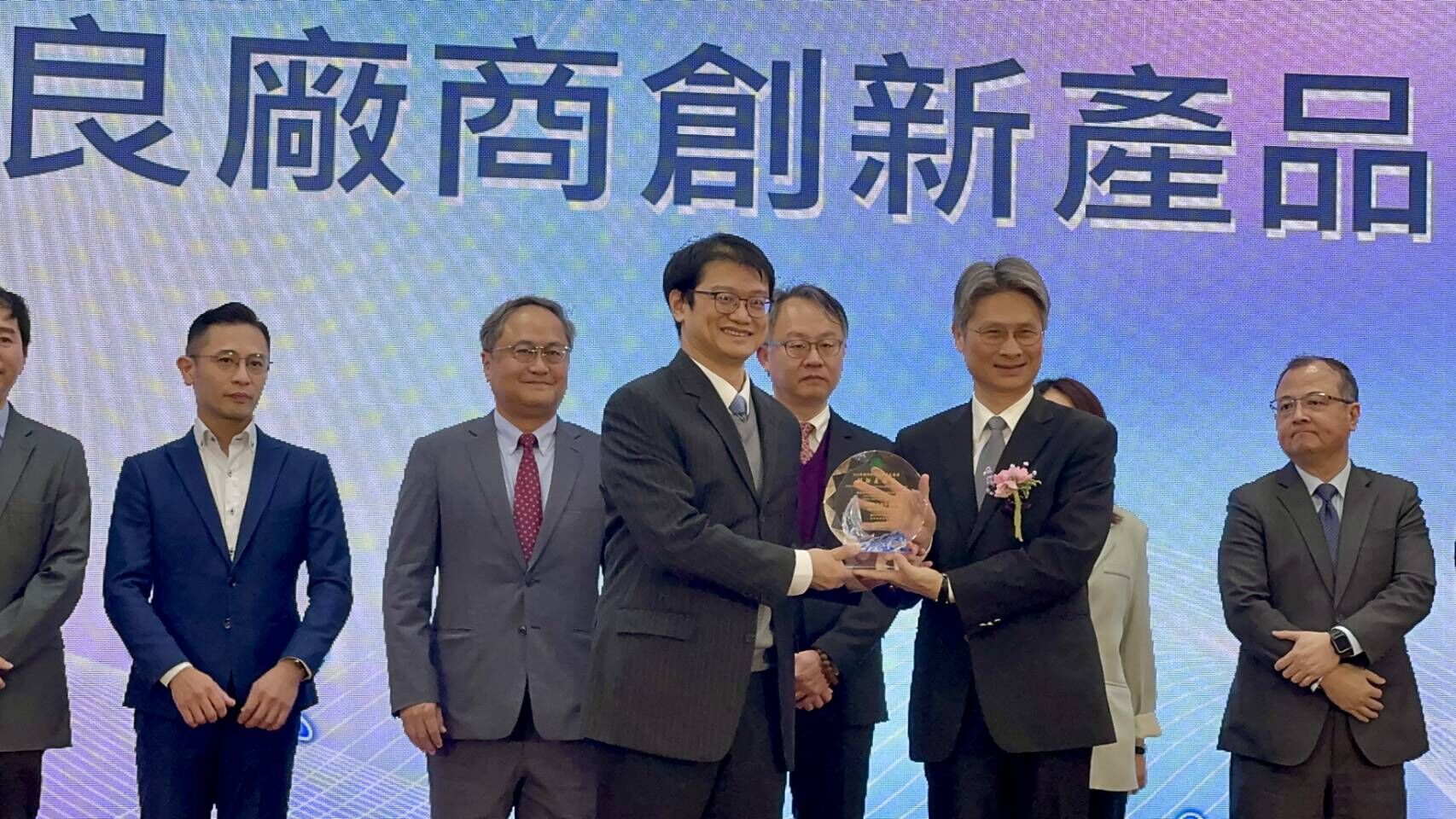 ▲▼群創AM Micro-LED顯示技術，獲2025竹科創新產品獎。（圖／群創提供）