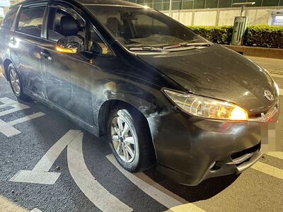 撞路邊自小客！阿北落跑被攔下　竟辯：碰一下而已何必找警察