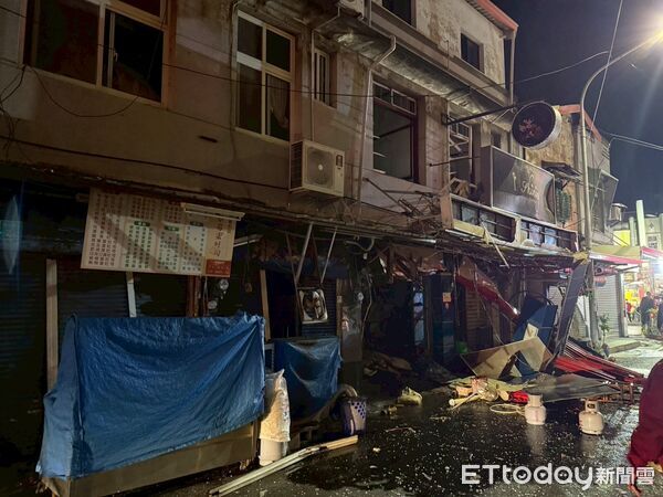 ▲台南市新營區日前發生疑似瓦斯外洩引發的氣爆事故，造成2人受傷送醫，消防局提醒民眾留意桶裝瓦斯使用安全。（記者林東良翻攝，下同）