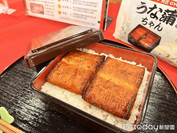 ▲▼全聯再推全新懶人料理，引進日本400年歷史的魚漿品牌「SUGIYO &times; 魚匠GYOSHO」，推出「蒲燒鰻風味片」、「松葉蟹風味棒」2款商品，也是忙碌上班族、家庭主夫主婦快速備餐救星。（圖／記者林育綾攝）