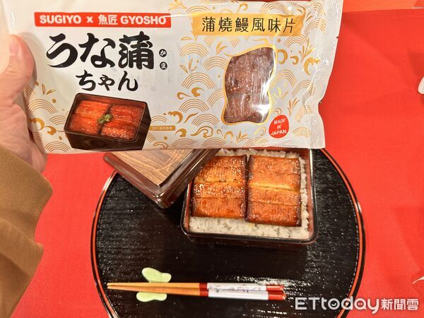 ▲▼全聯再推全新懶人料理，引進日本400年歷史的魚漿品牌「SUGIYO &times; 魚匠GYOSHO」，推出「蒲燒鰻風味片」、「松葉蟹風味棒」2款商品，也是忙碌上班族、家庭主夫主婦快速備餐救星。（圖／記者林育綾攝）