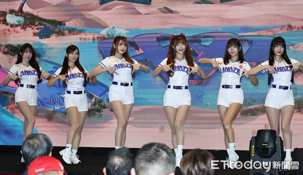 ▲▼ 2026台日棒球國際交流賽左起熊霓、丹丹、妮可、小映、瑟七以及李樂。（圖／記者黃克翔攝）