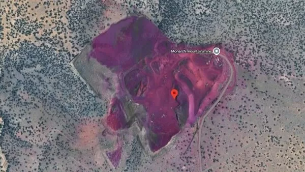 ▲▼「恐怖血色」染紅沙漠！Google地圖這幕太驚人　背後成因曝光。（圖／Google Maps）