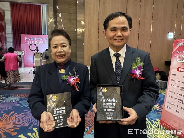 ▲斗六慈濟醫院簡瑞騰院長、慈濟志工陳春菊分獲雲林醫療服務奉獻獎及全人關懷典範獎。（圖／記者游瓊華翻攝）