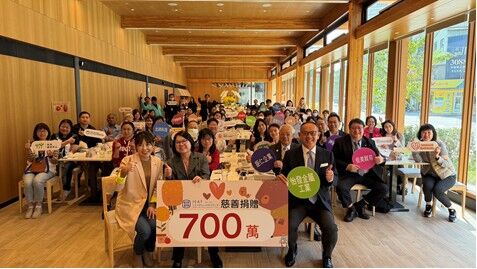▲IEAT於育成蕃薯藤餐廳舉辦年度慈善活動，會員廠商與受贈18家社福機構合影。（圖／IEAT）
