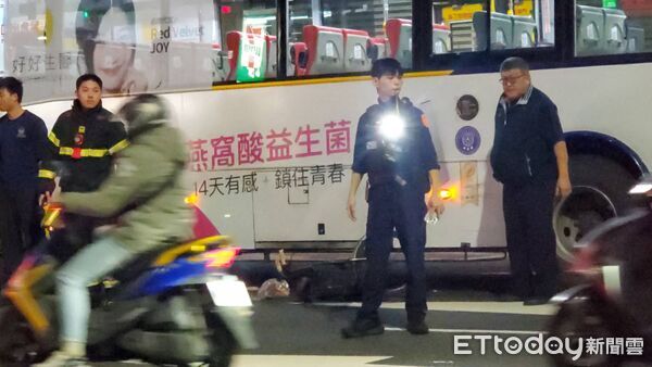 ▲▼北市公車碰撞單車騎士1女命危送醫（圖／記者黃彥傑攝）