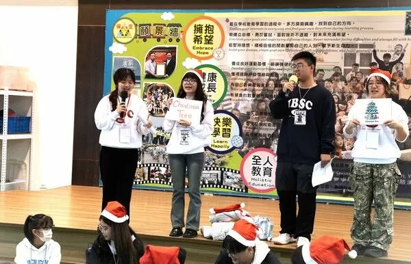 ▲元智外籍生迎耶誕，用英語與文化點亮偏鄉學子童心