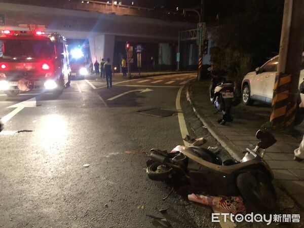 ▲台62甲線下傳出嚴重車禍。（圖／記者郭世賢翻攝）