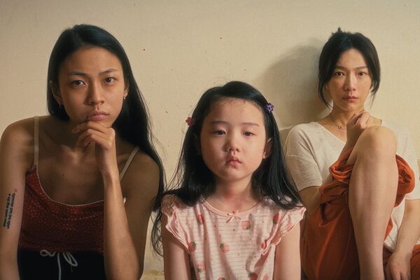 ▲《左撇子女孩》入選奧斯卡前15強，三位女演員馬士媛（左起）、葉子綺、蔡淑臻全都入圍金馬獎。（圖／光年映畫提供）首圖