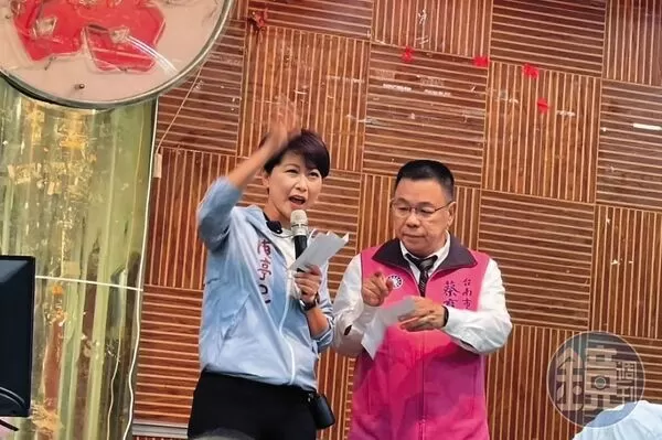 民進黨立委陳亭妃（左）積極爭取台南市長黨內提名，卻被爆結合國民黨議員蔡育輝（右）操弄綠營初選。（讀者提供）
