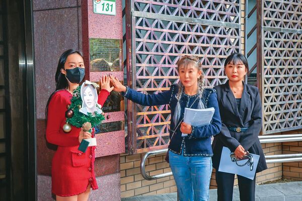 名媛王子苓（中）、李雅楹（左）因參加王廣德飯局，竟遭李珍妮辱罵「做雞的」，兩女聘請仙塔律師（右）提告。（翻攝自Chanel Linda臉書）