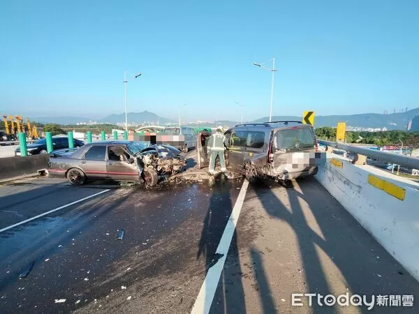 ▲▼            洲美快速道路發生3車連環追撞，2人受傷送醫。（圖／記者黃彥傑翻攝，下同）